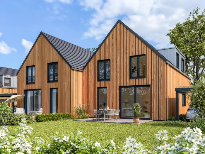 Modernes Giebelhaus aus Holz mit Garten, Terrasse und großen Fenstern.