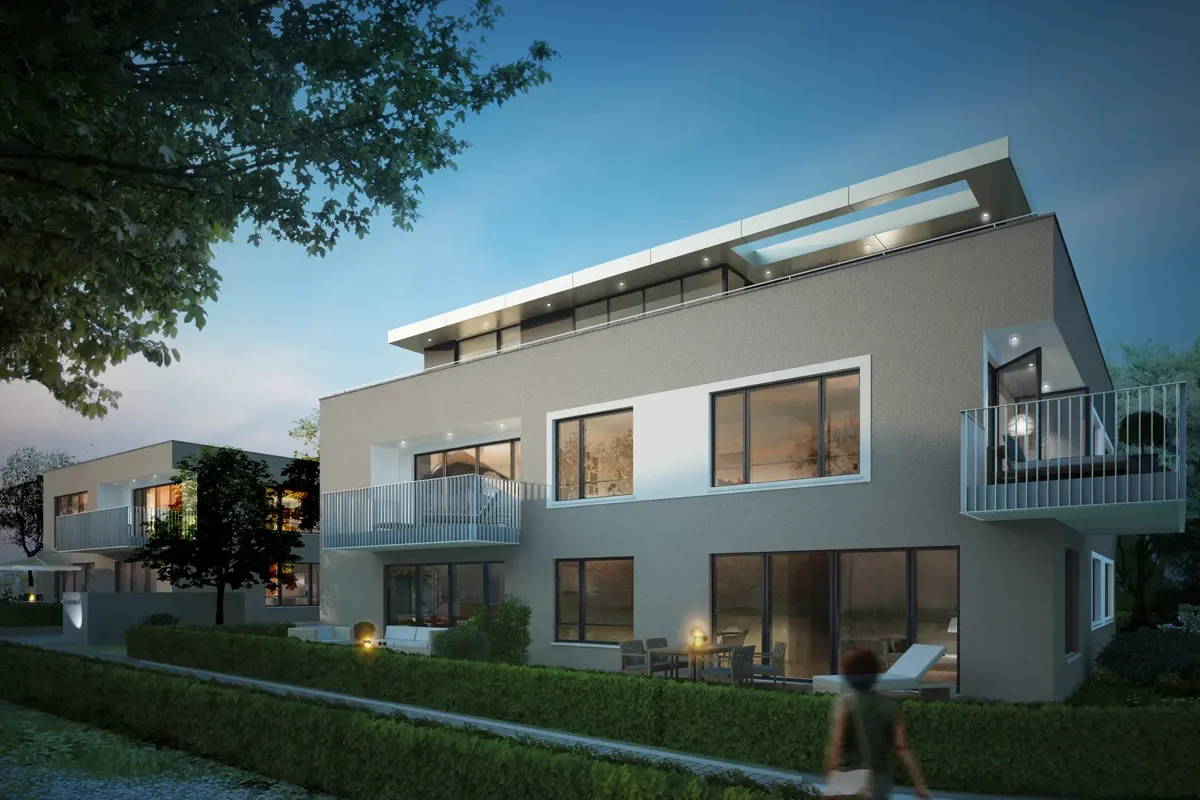 Modernes Mehrfamilienhaus am Rübezahlweg mit Balkonen, Terrasse und Garten bei Dämmerung.